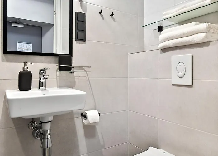 Designer Urban Retreat, Near Old Town, Wifi 100mbs, Smart Tv Апартаменты Таллин